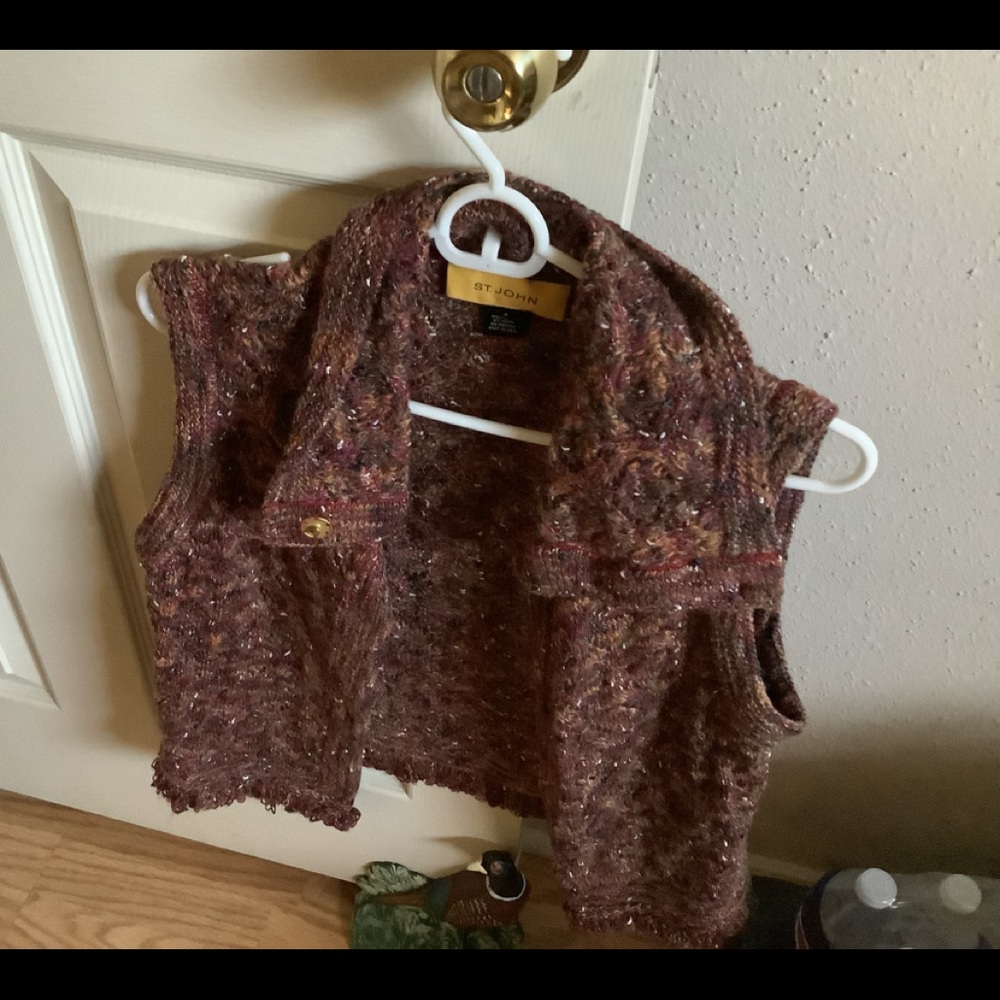 ST John vest, very good condition, small size.
